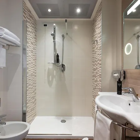 ميركيور ستيندال 4* بارما